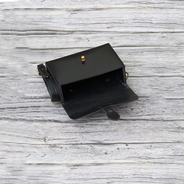 black sandwich case, leather sandwich case